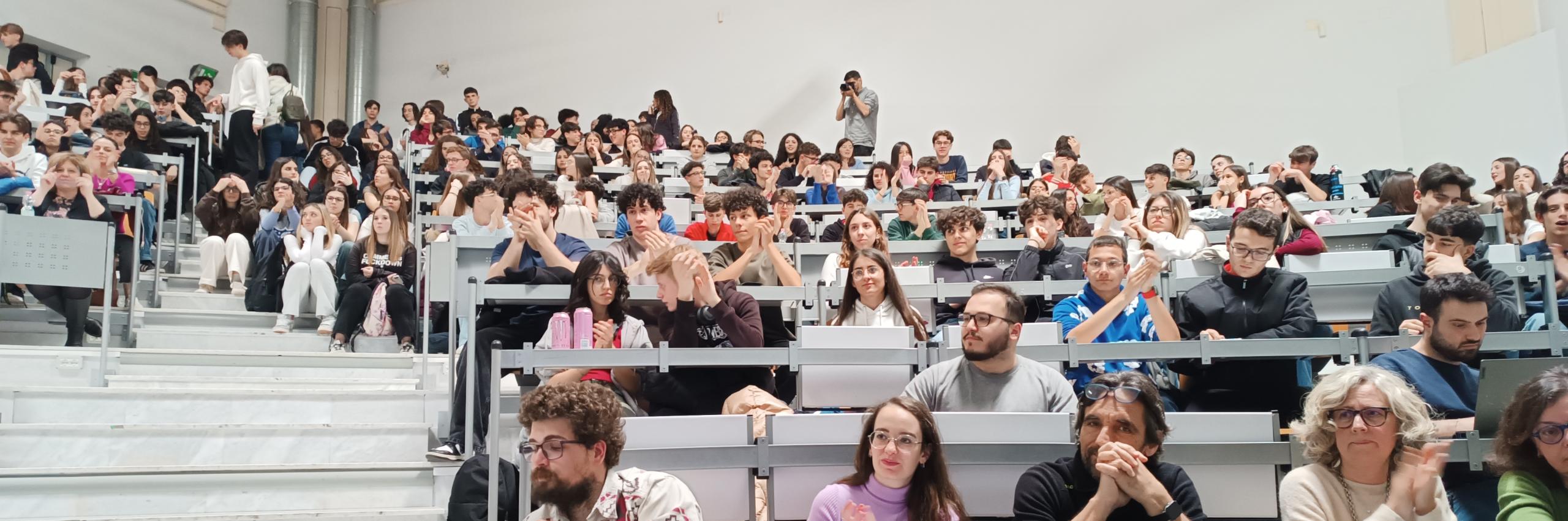 Il tour di Coding Girls parte dal capoluogo siciliano con il primo hackathon