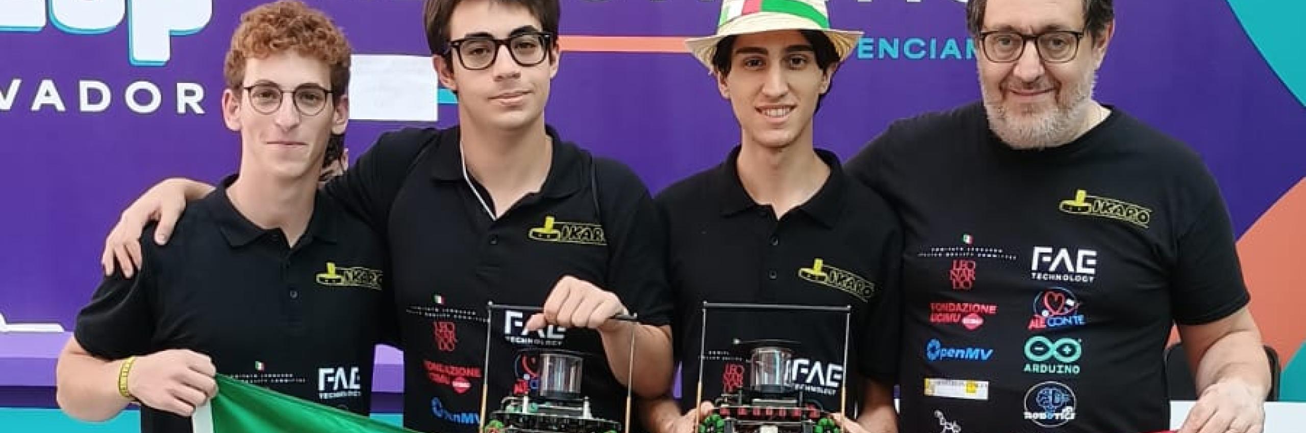 Il team Ikaro con Paolo Torda