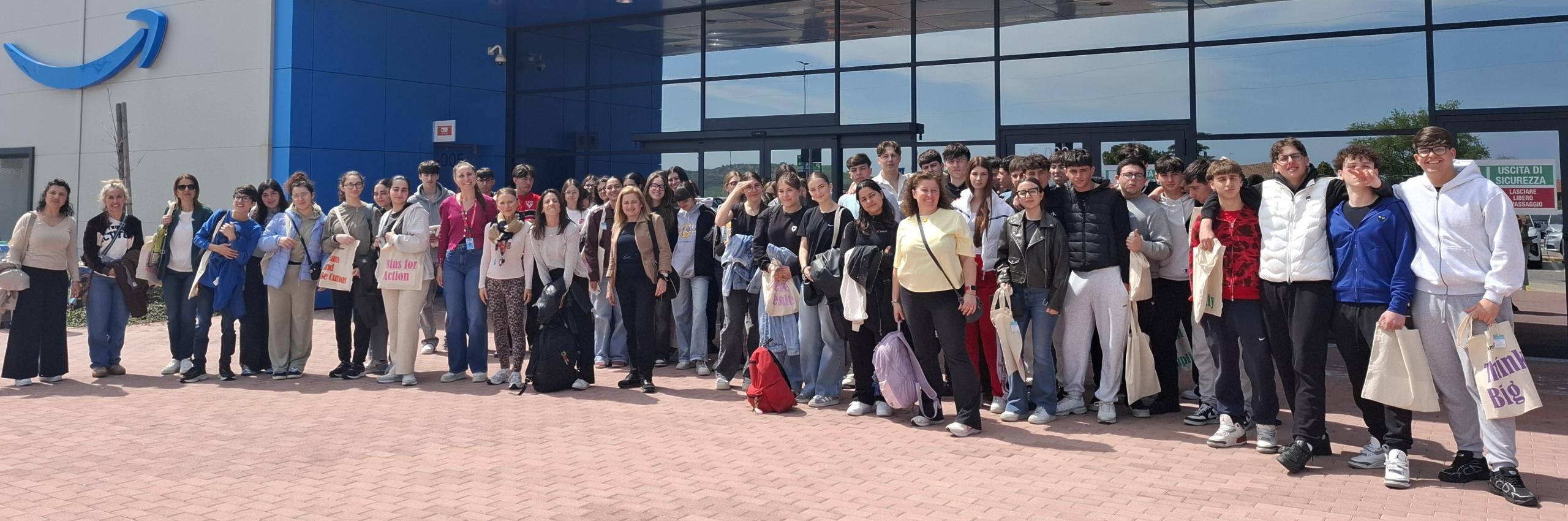 Make it Real: dentro l’innovazione al centro Amazon di San Salvo