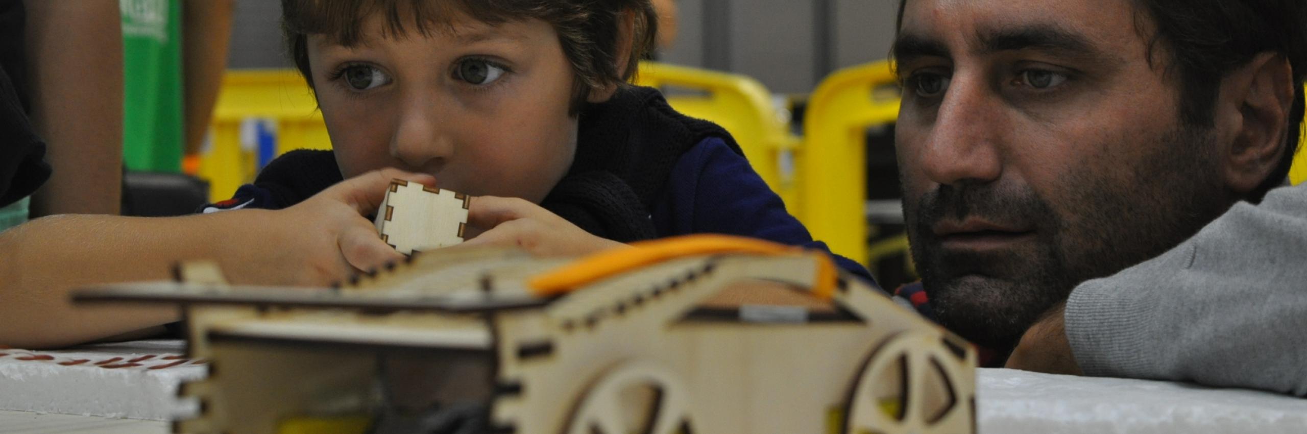 "Fabcar", macchinine inventate a guida cooperativa, realizzate dal team del fab lab Innovation Gym fabcar