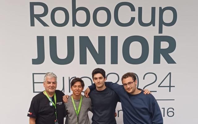 Il team di Piazza della Resistenza a RoboCup 