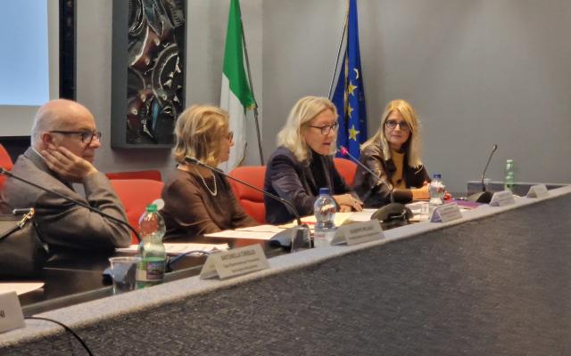 La violenza digitale contro le donne, come riconoscerla e difendersi