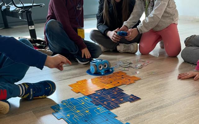 I bambini di Ostia scoprono la robotica con Botley: un’esperienza tra coding e creatività