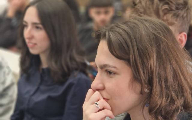 Studenti contro il cyberbullismo con tecniche Osint