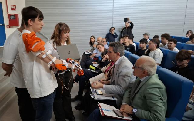 RomeCup 2026: il progetto Aura dell’Avogadro di Vercelli vince il contest creativo Cobot