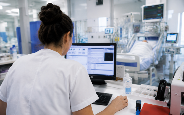 Il futuro della cura: l'intelligenza artificiale a supporto del lavoro quotidiano di clinici e biotecnologi.