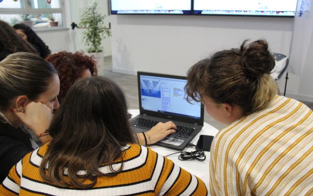 Coding Girls & Women